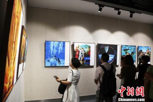 本次展览由中共南昌市委宣传部、南昌市文联、江西省摄影家协会承办，持续至2017年8月5日，市民可前往免费参观?！×跽祭?摄