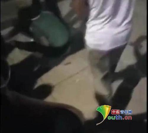 石家庄一超市门口人贩子抢孩子遭殴打 警方回应