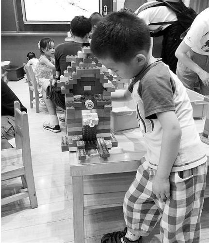 5岁半幼儿暑期要念9个班 妈妈还说报得不算多