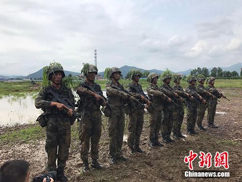 演练归来的战士们 。张曦 摄