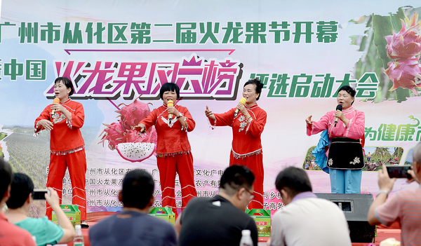 8.地方百姓的一首客家山歌带着对休闲旅游产业的美好祝愿，引起游客和来宾掌声阵阵。jpg