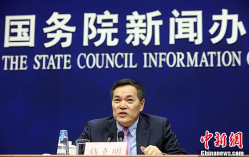 7月31日，国务院新闻办在北京举行新闻发布会，介绍2017年上半年中国对外经贸运行情况，商务部副部长钱克明出席会议。 <a target='_blank' href='http://www.chinanews.com/'>中新社</a>记者 杨可佳 摄