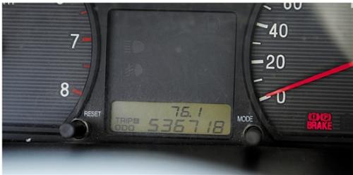 刘师傅的这辆车已经跑了53万公里，平均一天500公里，相当于每天跑一趟长途。