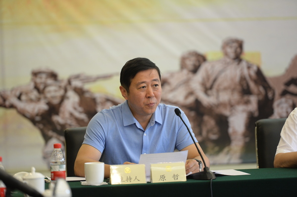 14座谈会主持人、人民政协报社副总编辑原哲