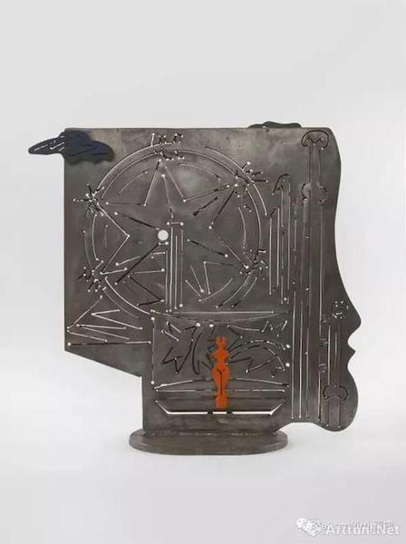 大卫·史密斯（David Smith），《钢铁绘画 II》（Steel Drawing II），1944 - 1945，钢铁 油漆，62.2 x 63.8 x 21.7 厘米 / 24 1/2 x 25 1/8 x 8 1/2 英寸。摄影： Genevieve Hanson，? 大卫·史密斯艺术资产，图片：大卫·史密斯艺术资产，豪瑟沃斯