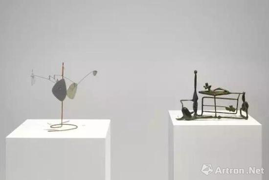 豪瑟沃斯苏黎世展览‘亚历山大·考尔德 / 大卫·史密斯’（Alexander Calder / David Smith）现场图。? 考尔德基金会，纽约 / 2017 ProLitteris，苏黎世，大卫·史密斯艺术资产，图片：大卫·史密斯艺术资产，考尔德基金会，豪瑟沃斯
