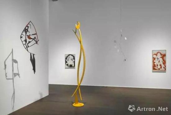 豪瑟沃斯苏黎世展览‘亚历山大·考尔德 / 大卫·史密斯’（Alexander Calder / David Smith）现场图。? 考尔德基金会，纽约 / 2017 ProLitteris，苏黎世，大卫·史密斯艺术资产，图片：大卫·史密斯艺术资产，考尔德基金会，豪瑟沃斯