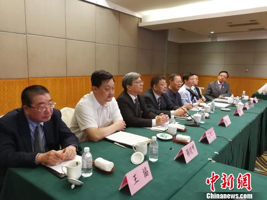 司法部根据台湾考生实际需求，优化措施办法，为台湾考生铺设绿色通道，提供更为便捷优质的服务平台。　芊烨 摄