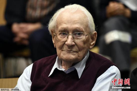 现年93岁的奥斯卡·格勒宁从1942年9月至1944年10月作为德国党卫军的一员在奥斯威辛执勤。他的主要任务是，管理囚徒们的钱币、首饰等有价值物品。因此，他也在媒体上被称为“奥斯威辛的会计”。