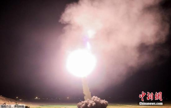 声明称，此举是回应此前恐怖分子在首都德黑兰犯下的罪行。导弹经过伊朗领空后，成功打击设定的目标。这是伊朗伊斯兰革命卫队首次从本土向他国发射导弹，对恐怖分子在代尔祖尔的基地造成严重打击。声明还称，伊斯兰革命卫队此次行动传递的消息是清晰的，伊朗在警告恐怖分子以及他们在地区和跨地区的支持者们，如果再次向伊朗发动恐怖袭击，伊斯兰革命卫队会把他们送进地狱。