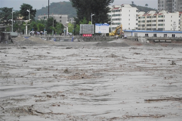 陕西遭遇百年不遇洪水2