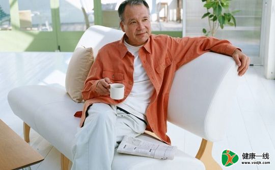 老年人喝茶讲究“早少淡”