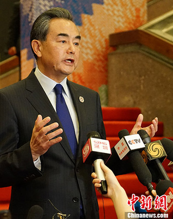 中国外交部长王毅8月6日在菲律宾马尼拉出席中国-东盟外长会后，举行中外媒体吹风会。 <a target='_blank' href='http://www.chinanews.com/'>中新社</a>记者 关向东 摄