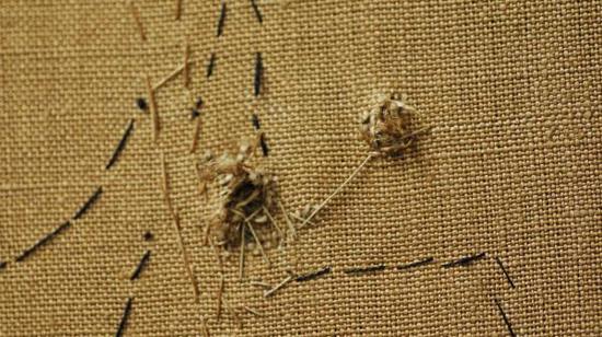 《灵鹫山说法图》（又称《凉州瑞像图》）针线脱落部分