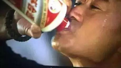 男子学电影《战狼2》喝完啤酒喝白酒 昏迷险丧命