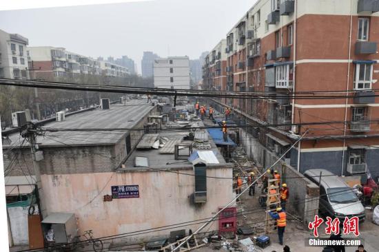 北京西城联合执法拆除右安门近千平米违建。 <a target='_blank' href='http://www.chinanews.com/' >中新网</a>记者 金硕 摄