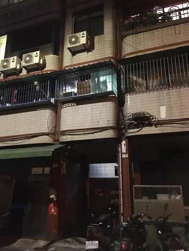 情侣网上订台湾民宿 入住后发现房内布满摄像头