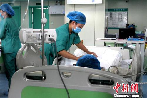 西安济仁医院ICU救治伤者?！√锝?摄