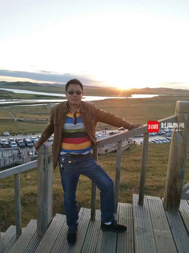 最美逆行武警陪衬者非自顾逃命 在游客拿行李