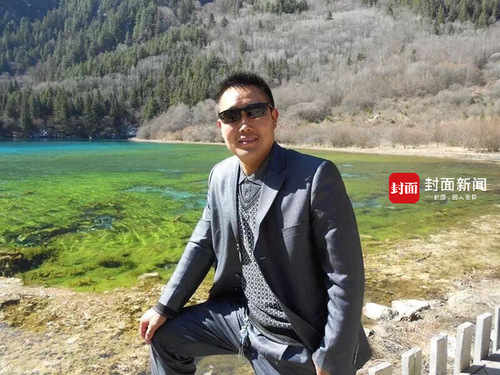 最美逆行武警陪衬者非自顾逃命 在游客拿行李