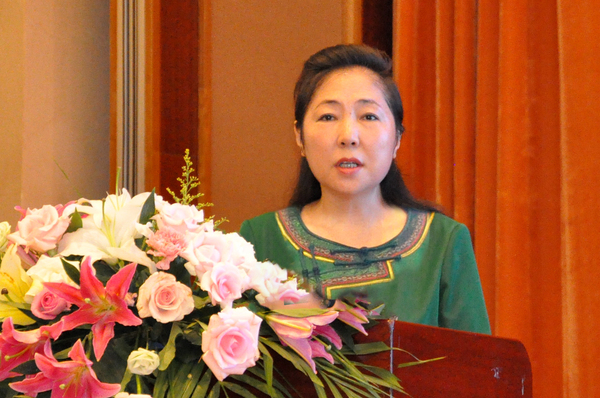 内蒙古自治区卫计委党组成员、蒙中医药管理局局长乌兰致辞