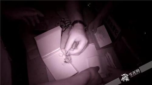 晒铺盖有风险？重庆大妈把巨额存单和首饰“晒”没了