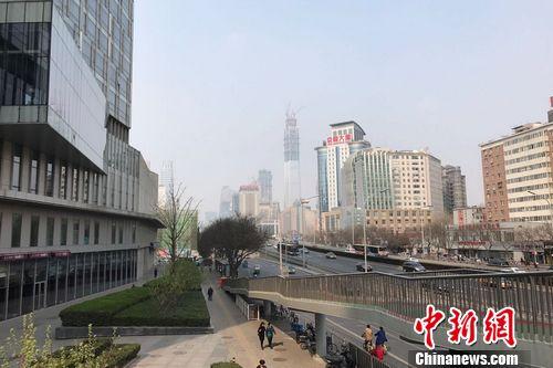 图为北京双井附近的写字楼和居民住宅楼。 <a target='_blank' href='http://www.chinanews.com/' >中新网</a> 程春雨 摄