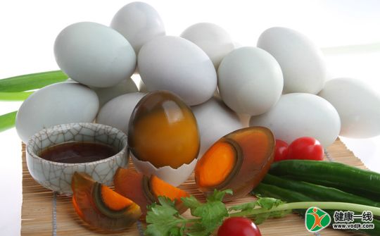 7类食物最伤脑 让你变白痴