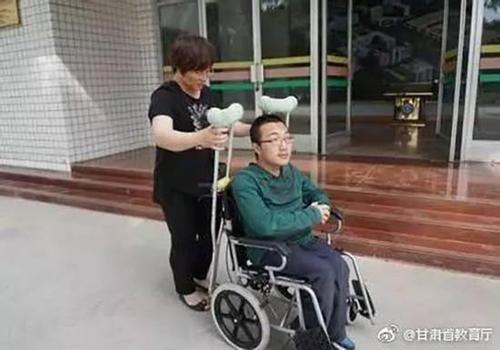 残疾考生魏祥到清华报到:入住套间 未申请助学贷款