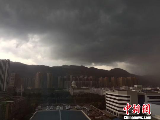 “天鸽”逼近：云南启动暴雨Ⅲ级应急响应昆明大雨袭城