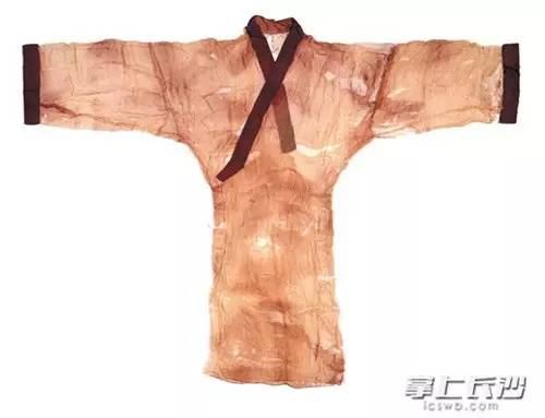 直裾素纱褝衣。资料图片