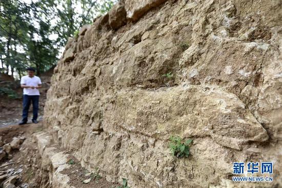 这是8月22日在江苏省盱眙县拍摄的南宋古城墙。