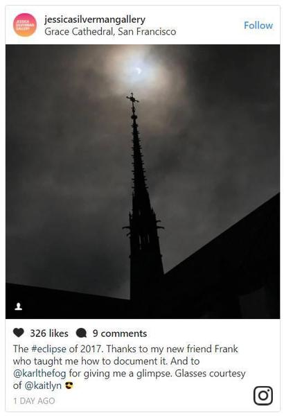 “2017年日全食。感谢我的新朋友Frank教会我如何拍摄它，感谢@karlthefog让我有机会看到；眼镜由@kaitlyn提供” 。图片：Jessica Silverman的Instagram