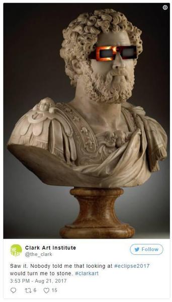 “瞅见没，这回可没人告诉我，我会因为看了2017年日全食而变成石头……”。图片：the Clark Art Institute的Instagram