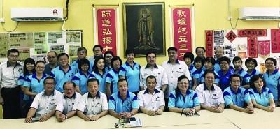 中国侨网与会人员合影。（马来西亚《光华日报》）