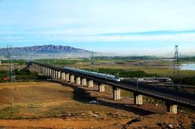 新疆政协聚焦扶贫工作 走好“造血式扶贫”路子