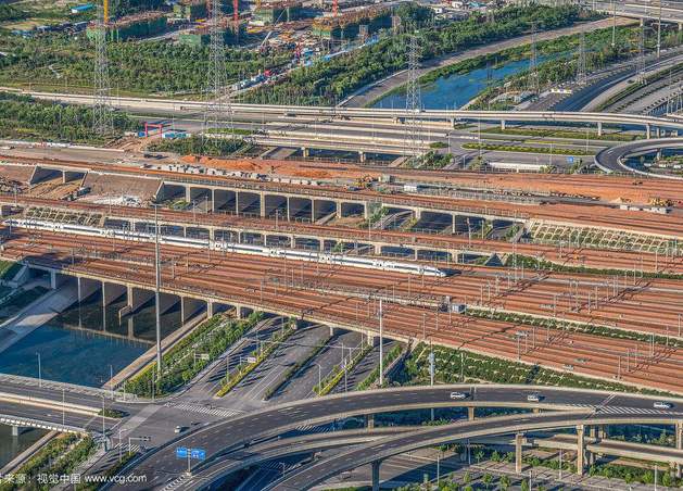 “四纵四横”广覆盖 高铁带你陆上“飞”