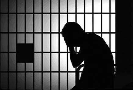 干部挪用公款抛下妻女潜逃