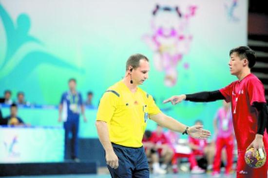 全运会赛场来了58位洋裁判 执法一场酬劳100美元