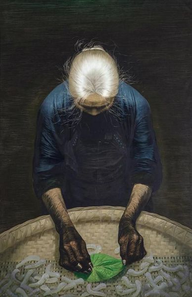 　　罗中立1982年创作的第二幅《春蚕》是本季北京拍卖中的话题之作，作品来自海外藏家，最终在中国嘉德以4945万元被泰康系竞得，刷新了罗中立的最高拍卖纪录。