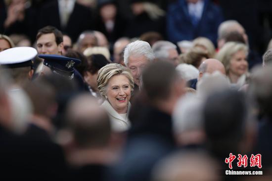 特朗普曾经的对手希拉里和丈夫克林顿出席典礼。 <a target='_blank' href='http://www.chinanews.com/'>中新社</a>记者 廖攀 摄