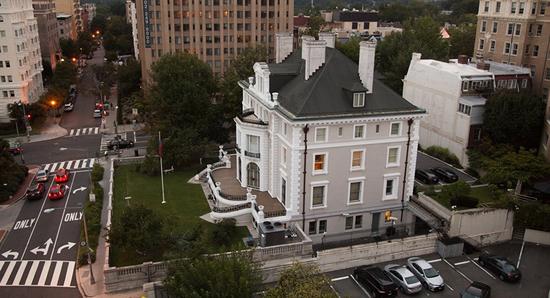 俄商务代表处履行美国要求 开始搬运东西