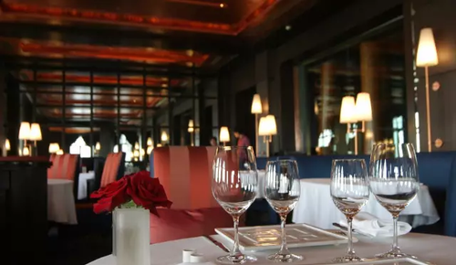 扫码价1399元的葡萄酒售价12元?商家:为了面子