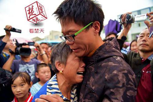 父母寻儿脚步不停 湖北两个孩子被拐27年后回家