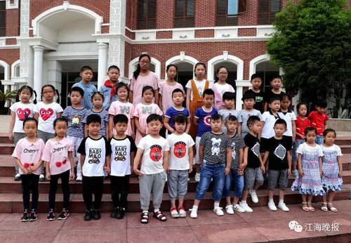 这所学校共有37对双胞胎 网友:和老师玩连连看?