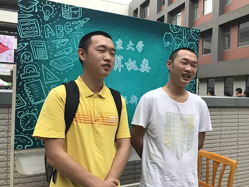 这所学校共有37对双胞胎 网友:和老师玩连连看?