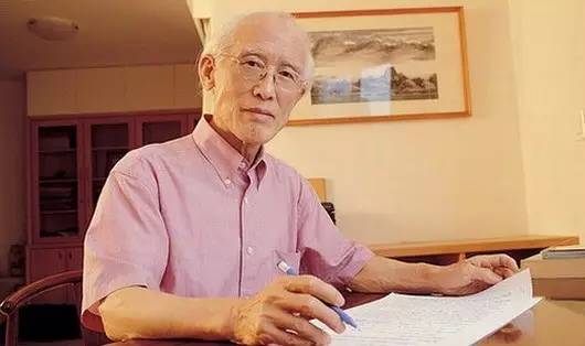 余光中抗议台当局削减文言文 曾撰文批欧化中文