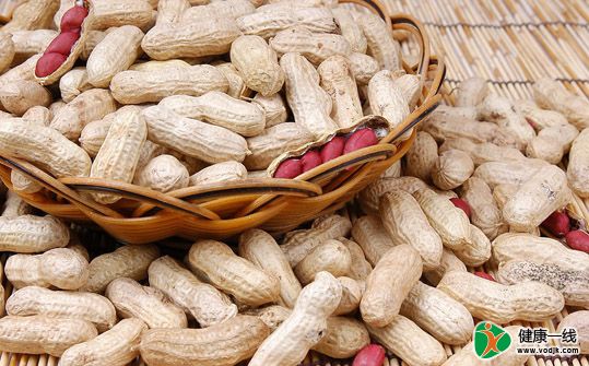 秋季润燥多吃花生核桃甜杏仁
