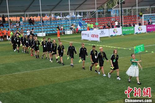 资料图：沈阳举办第三届“和平杯”国际青少年足球邀请赛。 <a target='_blank' href='http://www.chinanews.com/'>中新社</a>记者 沈殿成 摄