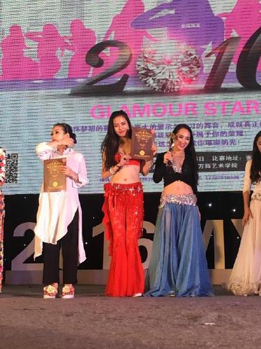 准妈妈怀孕8个月跳肚皮舞